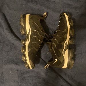 Nike Vapormax Black and White Size 9.5